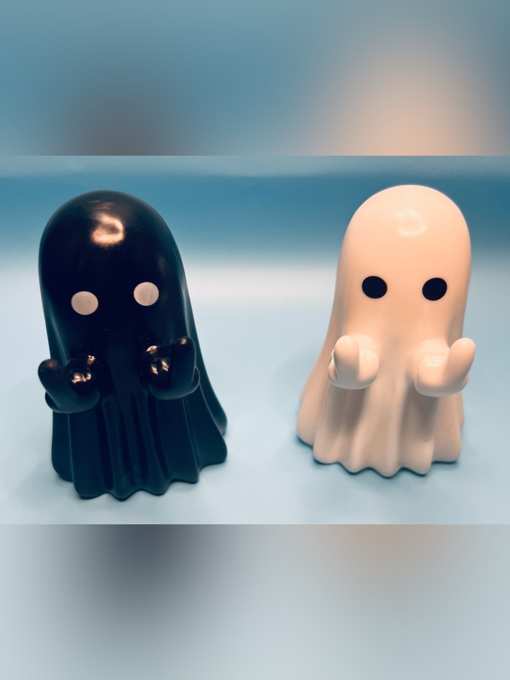 Sassy Black or White Silly Middle Finger Ghost Figurine – Cute Halloween Decor 👻